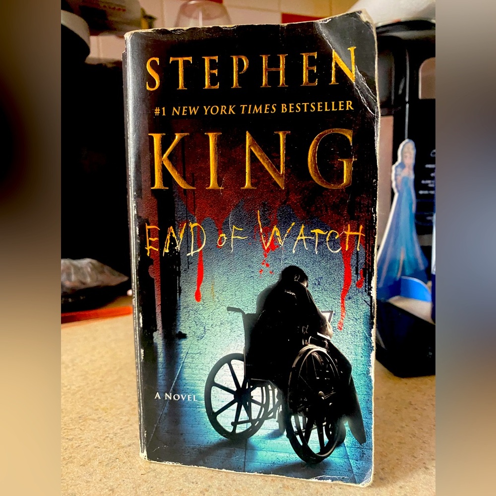 End of Watch - (Bill Hodges Trilogy) by Stephen King (Paperback)